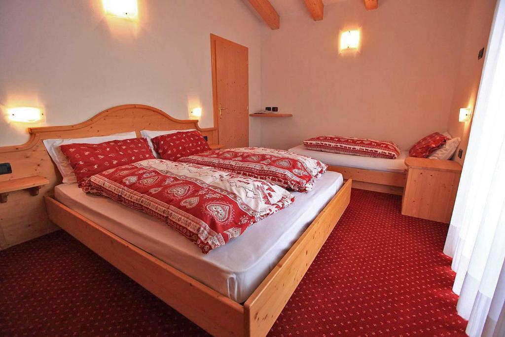 Hotel Vigo Vigo di Fassa Room photo